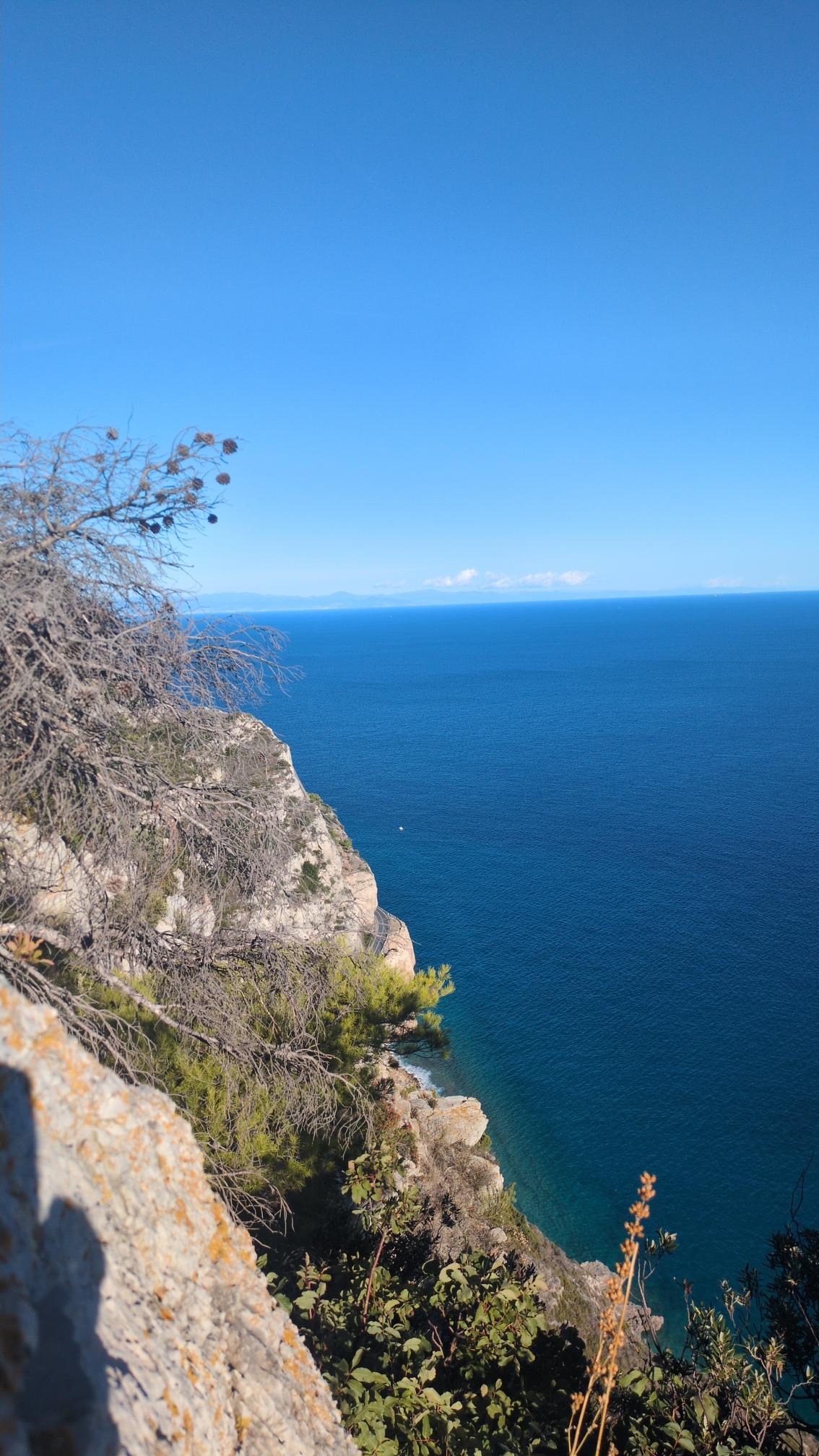 View eastwards on top of the cliffs. At the right below the dark blue sea.